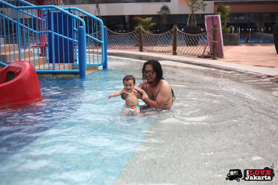 tasha may_we love jakarta_welovejakarta_Pondok Indah Water Park_Jakarta_Fun with kids in Jakarta_swimming pool jakarta