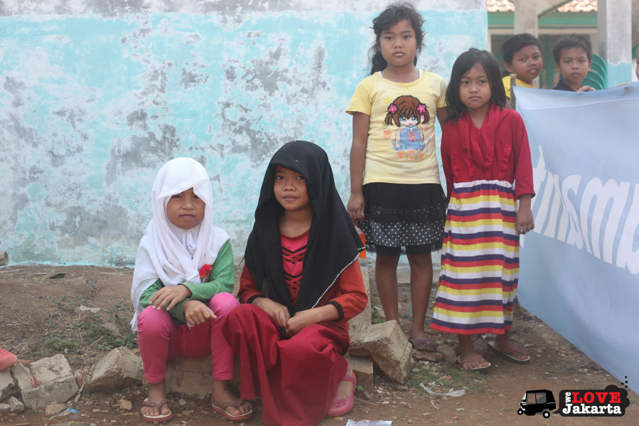 tasha may_welovejakarta_we love jakarta_Habitat for Humanity_Sentul_Aku bangun Indonesia_NGO Jakarta_local Indonesian kids in the village
