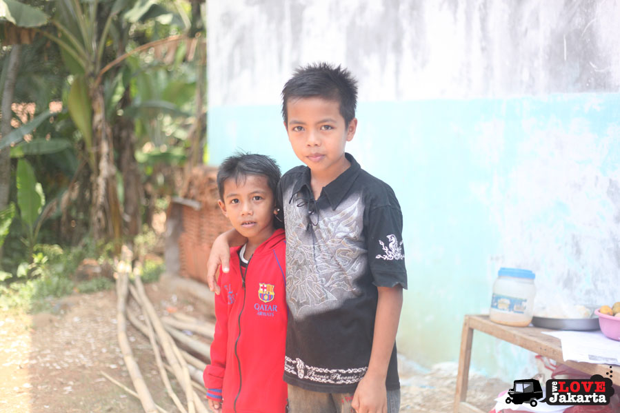 tasha may_welovejakarta_we love jakarta_Habitat for Humanity_Sentul_Aku bangun Indonesia_NGO Jakarta_local Indonesian kids in the village