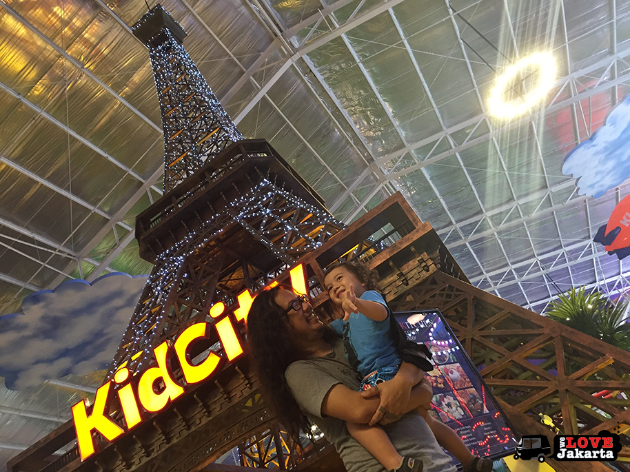 Tasha May_welovejakarta_KidCity Carrefour Transmart Cilandak_Jakarta with kids_Eiffel Tower in Jakarta